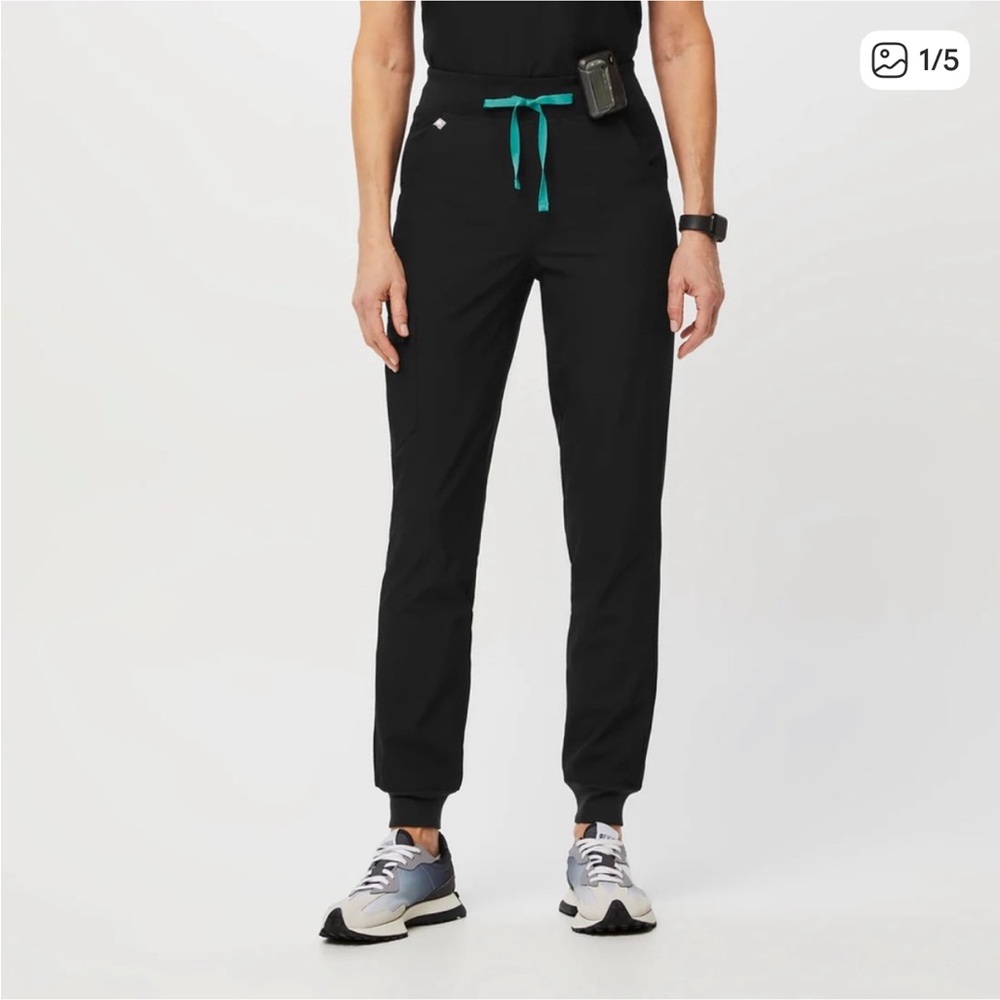 FIGS Zamora high waisted FREEx lined jogger scrub pants in black